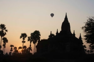 myanmar-bagan-balonvaart-zonsondergang