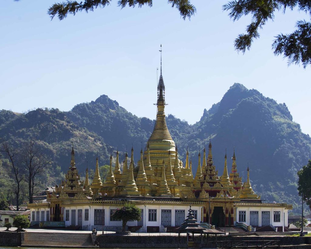myanmar-pagode-onderweg