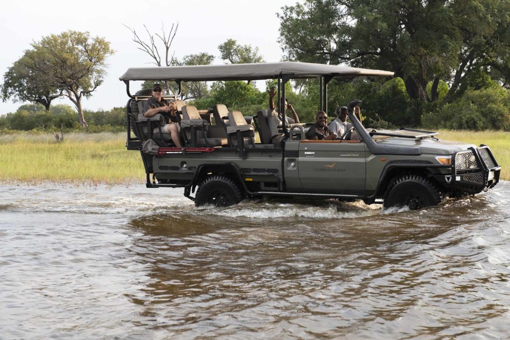 botswana-gamedrive-landrover-wilderness-safaris