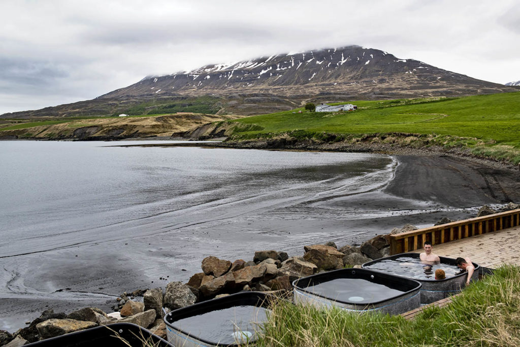 ijsland-noorden-hauganes-buitenbad