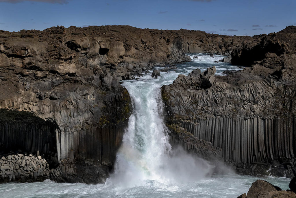 ijsland-noorden-hafragilsfoss-waterval