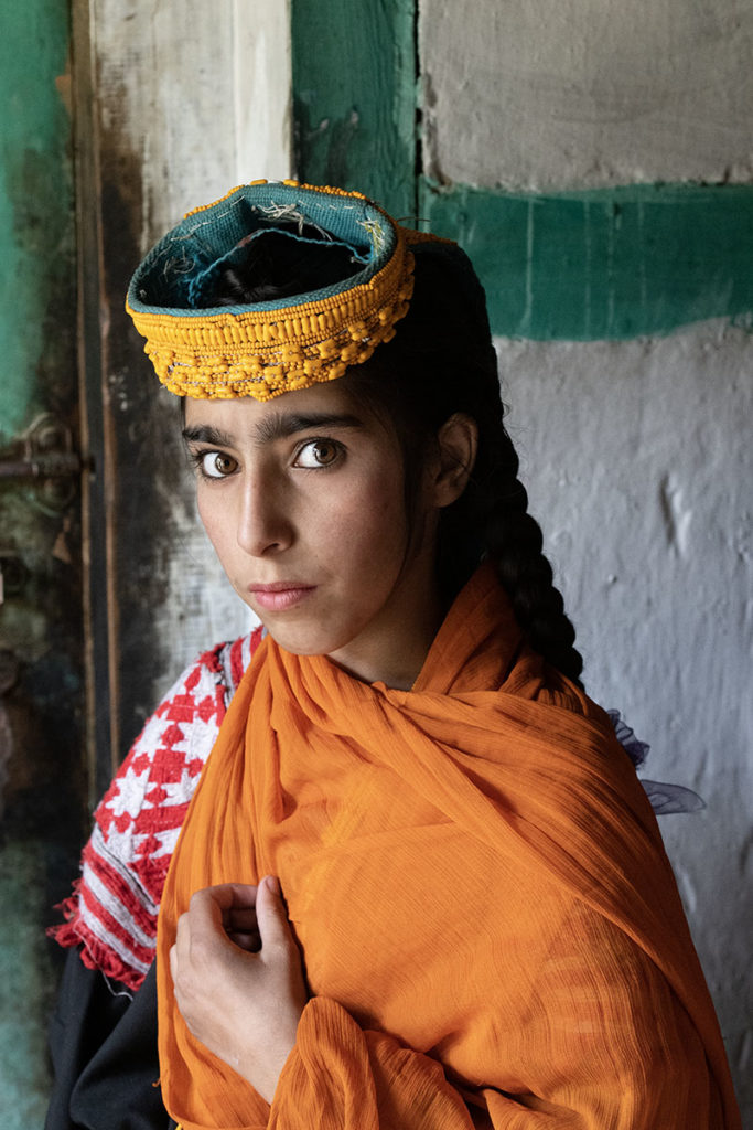 kalash-meisje-oranje-henk-bothof