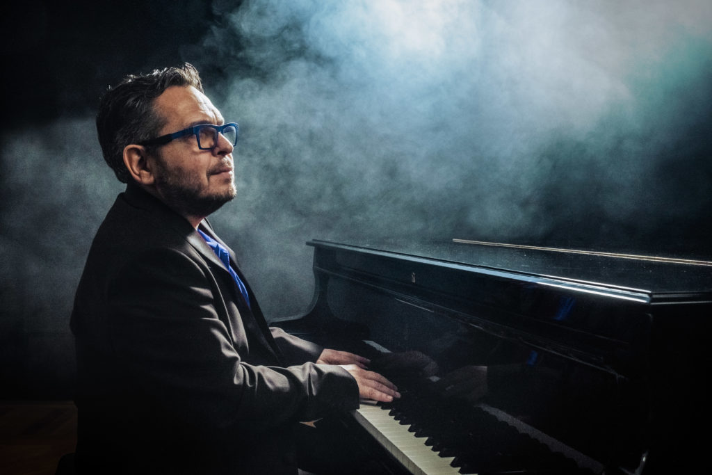 mike-del ferro-achter-vleugel-promofoto