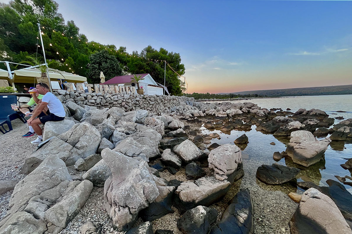 beach-club-zonsondergang-losinj-avo