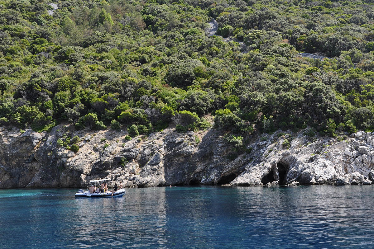 blauwe-grot-afstandje-cres-angelique-van-os