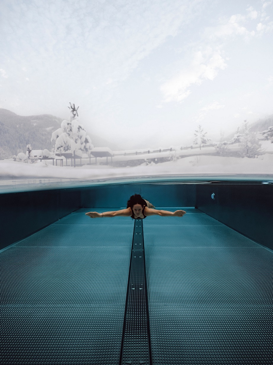 zwembad-met-sneeuw-moar-gut-oostenrijk