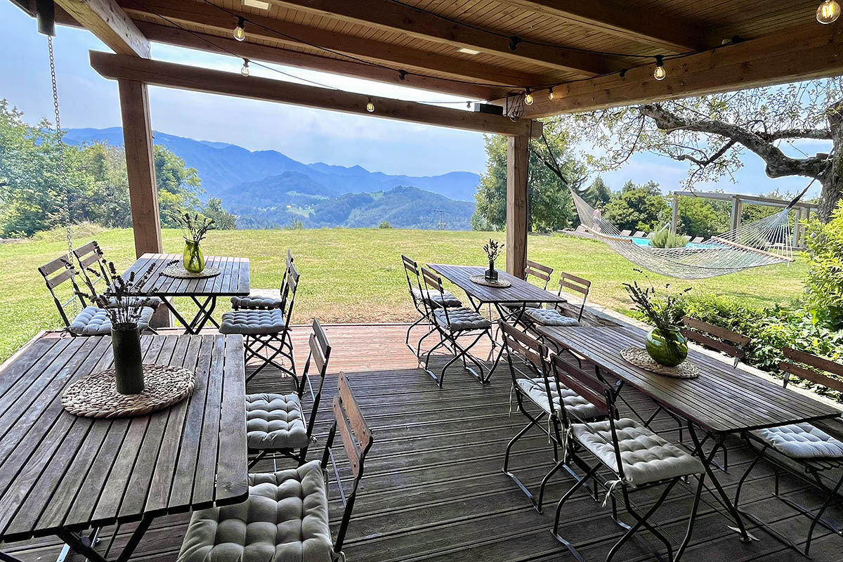 terras-na-skaluc-slovenie-met-kinderen-avo